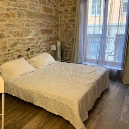 Studio With Exposed Stone Vieux Lyon Dış mekan fotoğraf