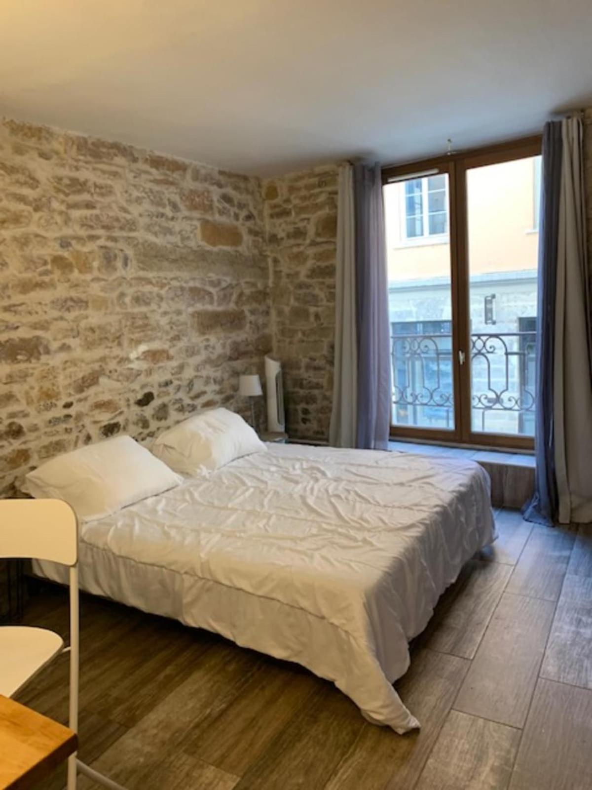 Studio With Exposed Stone Vieux Lyon Dış mekan fotoğraf