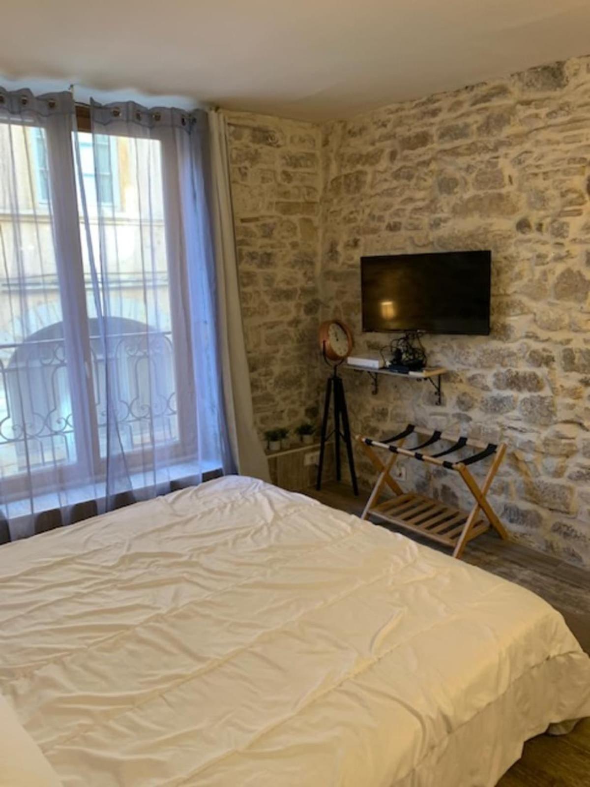 Studio With Exposed Stone Vieux Lyon Dış mekan fotoğraf
